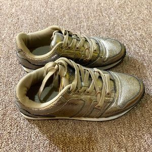 Gold edgy sneakers
